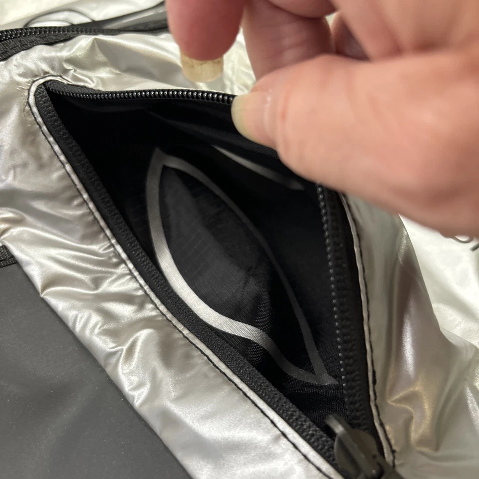Новый рюкзак MOMODESIGN серебристый/черный B3. Статья MP1203. 100% нейлон. Подлинный - Изображение 3 из 4