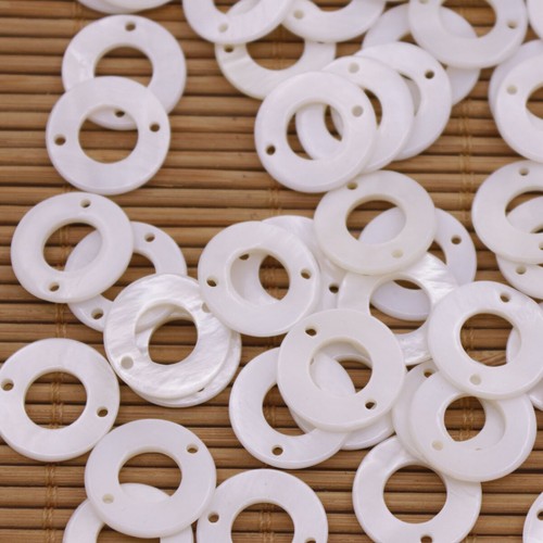 50 PIEZAS 15mm Redondo Círculo Shell Natural Blanco Madreperla Dos Agujeros Cuentas Sueltas - Imagen 3 de 12