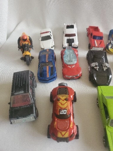 Lote de 12 autos diecast mixtos Hot Wheels y Matchbox de marca de 1984-17 1:64 Foto 3 de 4