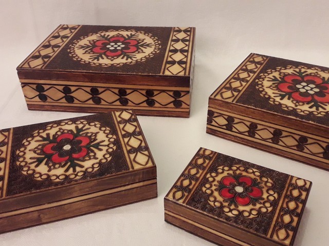 Scatola di legno VINTAGE modello Matrioska set di 4 pezzi Scatola di legno VINTAGE modello Matrioska set di 4 pezzi