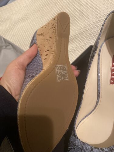Sandalias de cuña Prada NWB talla: 40-9.5 EE. UU. azul pitone vintage nuevas - Imagen 4 de 9