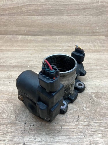 192300 2010 4H05 Denso Toyota Throttle body With Plug - Picture 2 of 7