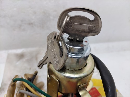 Suzuki K10 K11 M12 M15 Ignition SWITCH 37110-03013.Genuine.Japan - Picture 2 of 5