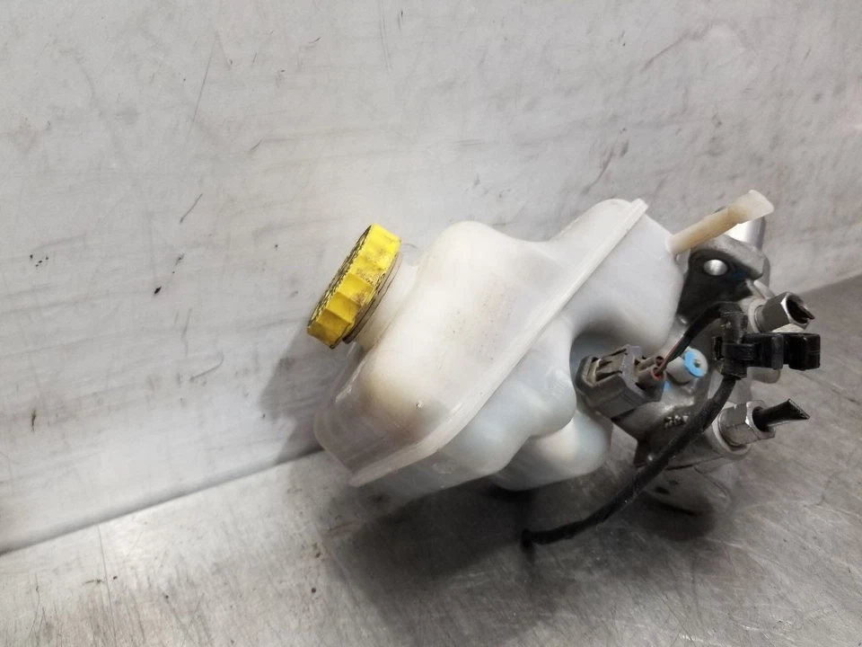 Dodge Challenger 2012 cilindro maestro de freno de 5,7 L 12 Foto 3 de 4