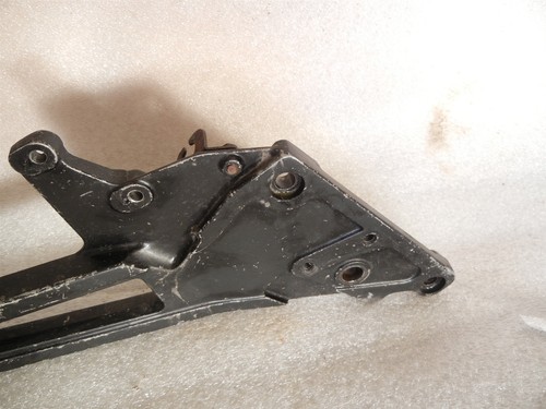 Kawasaki GPZ1000RX 1987 Right Hand Side Footrest Foot peg & Hanger ZX1000 A2 - Picture 4 of 8