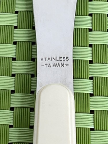 Pfaltzgraff TEA ROSE Stainless 4 Dinner Knives Taiwan Colored Handle - 9 1/8" - Picture 8 of 8