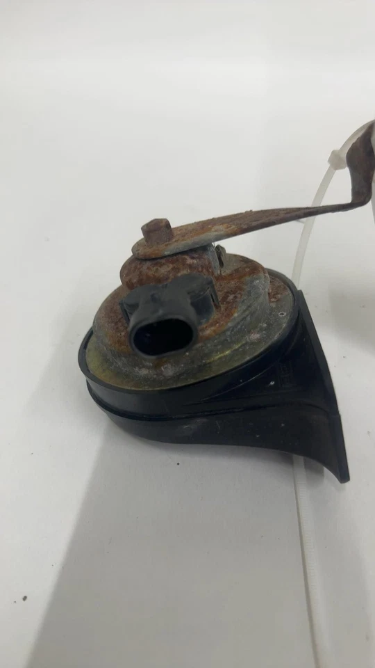 1988-05 Chevrolet Cavalier Horn - Изображение 2 из 4