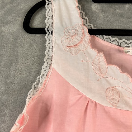 Pink Vintage Floral Embroidered Nightie Size 10 Sleeveless Ruffle Hem - Picture 2 of 15