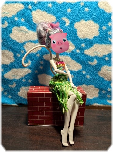 Bambola alla moda Monster High 11,5" fatta a mano vestito all'uncinetto NUOVO verde-variegato #3 - Foto 1 di 9