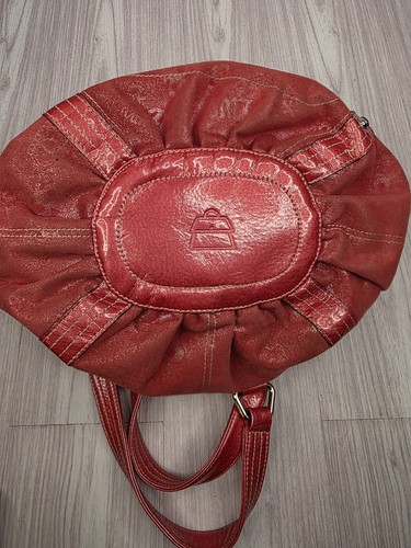 Kathy Van Zeeland Damen Umhängetasche Rot Silber Emblem Charms Krone Schimmer - Bild 16 von 17