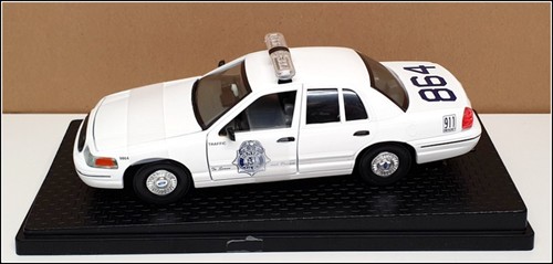Classic Metal Works 1/24 Scale 25822A - Ford Crown Victoria Police Denver - Picture 3 of 5