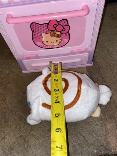 Hello Kitty Cookeez Makery Sanrio Friends duftende interaktive Plüsch-Zimtpuppe - Bild 11 von 13