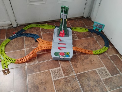 Fisher Price Thomas & Friends Talking Cranky Crane Delivery Train And Track Set - Picture 16 of 18