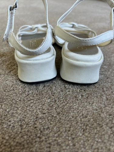 Girls Summer White Sandals Size 1 - Picture 2 of 3