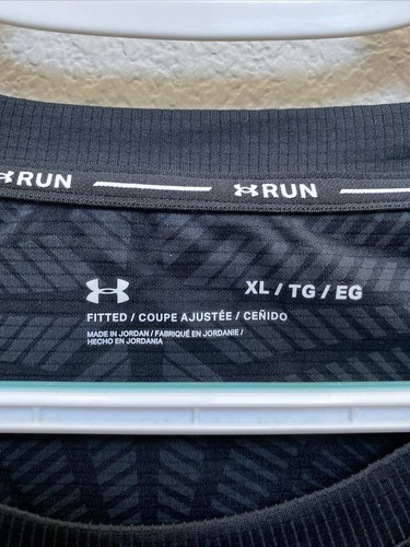 NEW Under Armour Run Men's XL Black T-shirt Short Sleeve Crew Neck NWT$50 Fitted - Picture 2 of 10