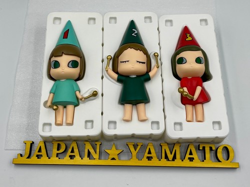 Juego de 3 figuras Yoshitomo Nara Drumming Girl 123 Limited MOMA usadas con caja raras - Imagen 2 de 24