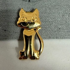 Vintage Gold Tone Cat Pin Brooch Sitting Posing Lapel Kitty Happy Smiling