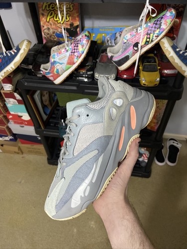 Adidas Yeezy Boost 700 \