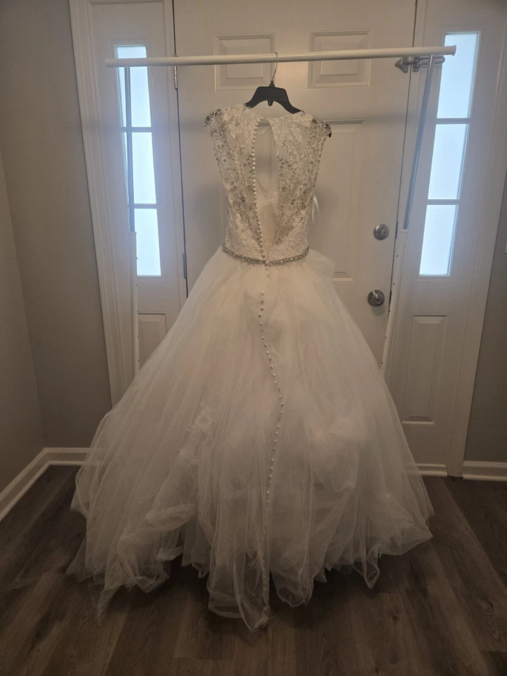 Бальное свадебное платье без рукавов с открытой спиной размер 12 - Изображение 2 из 2