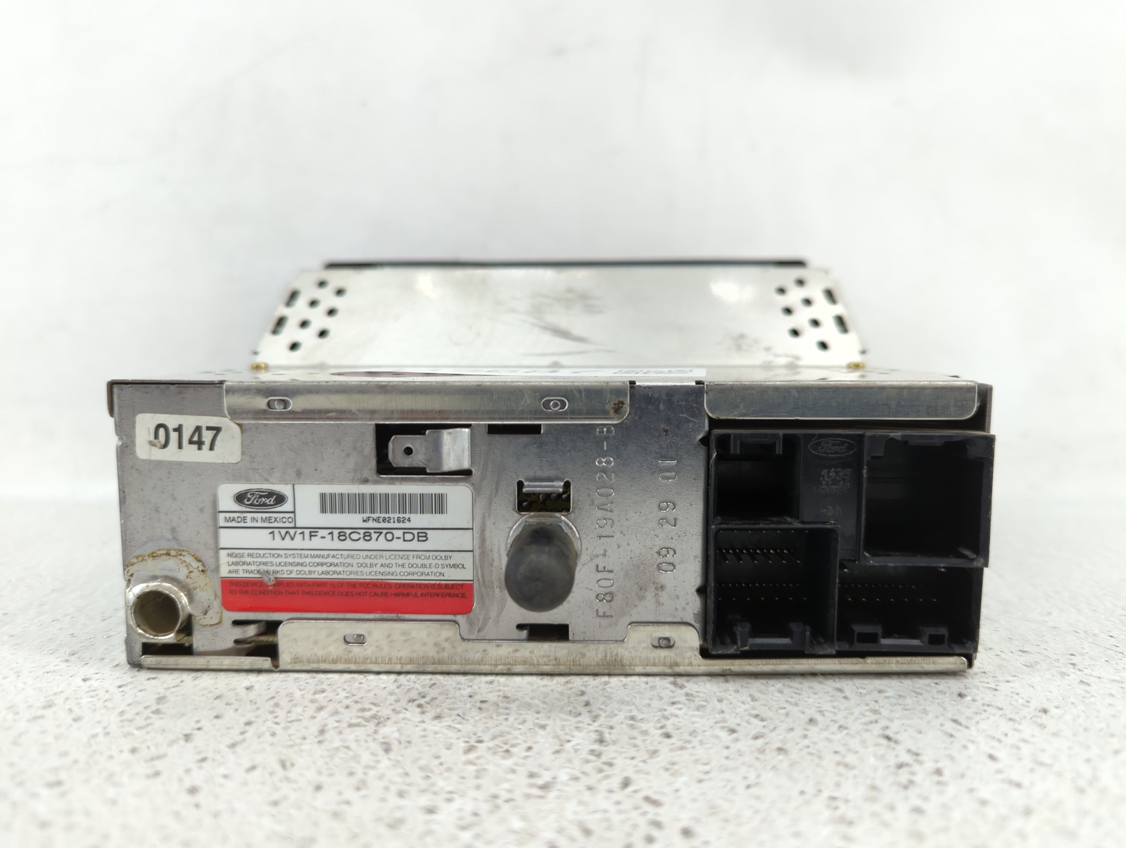 2001-2002 Lincoln Town Car Am Fm Cd Player Radio Receiver Y9OEO