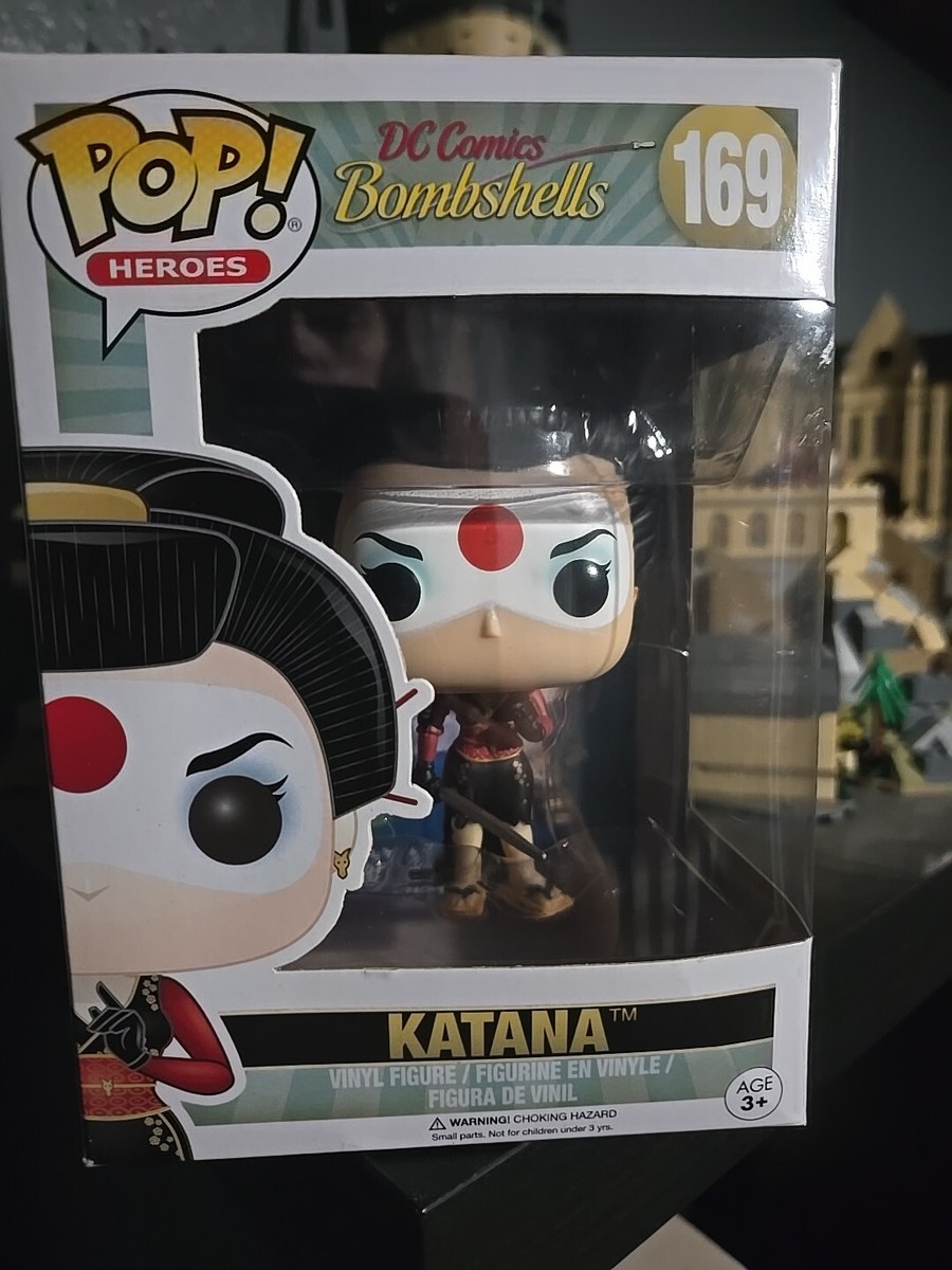 【新品】DC Comics Bombshells ファンコ4体　保護ケース付き Amazon.com: Funko DC Bombshell Deluxe Set Batman Bombshell