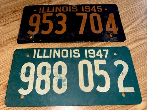 2 SCHÖN!  ~ Illinois 1945 & 1947 Oldtimer Auto Nummernschild Faserplatte Wanddeko