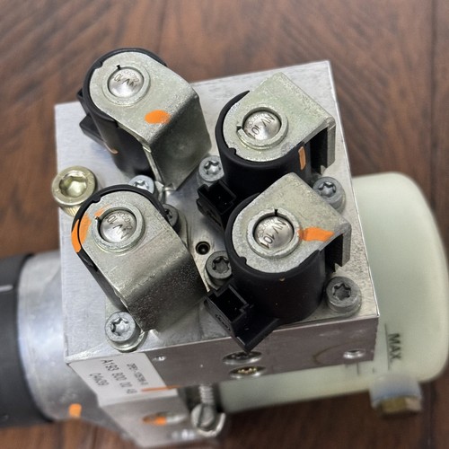 2005-2008 Chrysler Crossfire Convertible Top Lift Hydraulic Pump OEM 48K - Picture 11 of 12