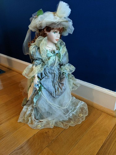 Duck House Heirloom Porcelain Doll D18-634 CHERI with hat 18 IN Limited Edition  - Picture 3 of 12