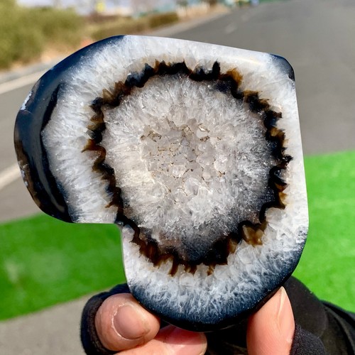 142G Natural beautiful heart-shapedagate crystal cave super large gem - Picture 2 of 24