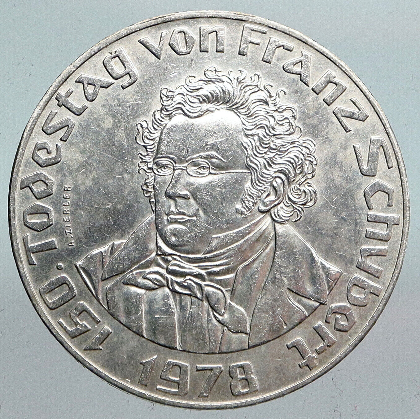 Foto 1 di 3