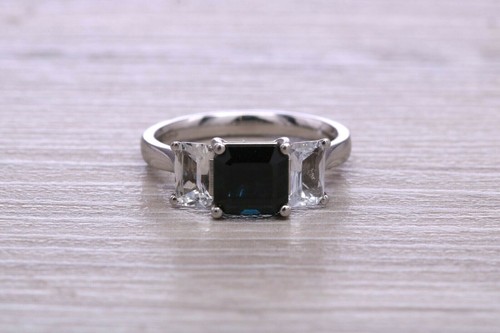 Ring mit blauem und weißem Saphir im Smaragdschliff Trilogie-Set Platin - Bild 1 von 8