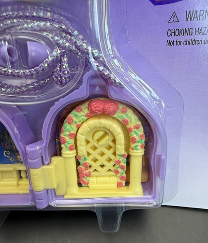 NUOVO Disney La Bella e la Bestia SET MEDAGLIONE UNA VOLTA Polly Pocket RARO - Foto 6 di 10