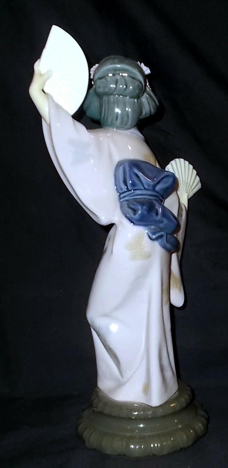 Image 2 - Lladro MADAME BUTTERFLY #4991 Figure - Made in Spain