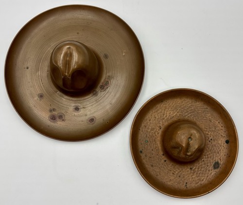 Vintage Set of 2 Copper Cowboy Hat Sombrero 5½" & 7½" – Folk Art Ashtrays - Picture 2 of 4