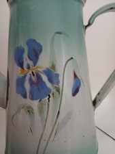 Cafetiere  émaillée ancienne  decor d iris