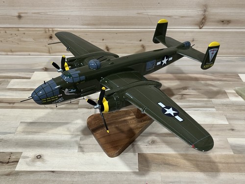 Madera de caoba hecha a mano B-25 Mitchell Crusader 18” modelo de escritorio NUEVO dañado - Imagen 1 de 20