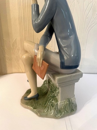 Lladro 6749 Always On The Go Large Gloss Figurine Boxed Woman On Telephone - Picture 12 of 19