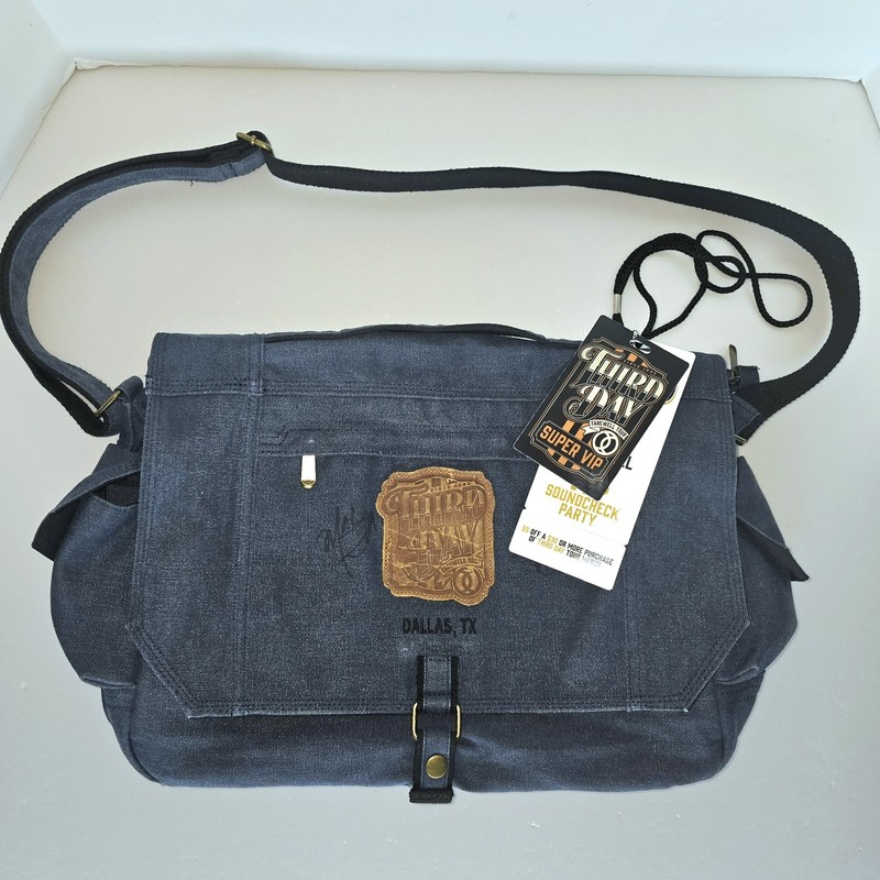 SIGNED Third Day Farewell Tour Blue Messenger Bag Dallas TX Show SUPER VIP PASS