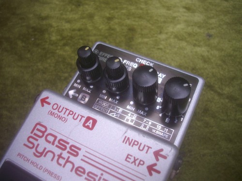 BOSS SYB3 BASS SYNTHEESIZER PEDAL - BOSS SYB 3 SYNTHESIZER PEDAL- FREE P & P - Picture 3 of 12