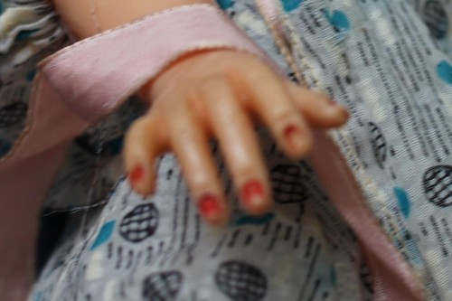 Vintage Miss Revlon Doll VT-20 Wearing a Floral NIght Gown and Robe - Picture 5 of 11