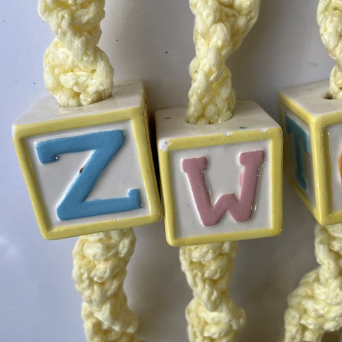 VTG 1970 Macrame Plant Hanger Child Kid Nursery Ceramic Letter Blocks 51" Yellow - Bild 6 von 14