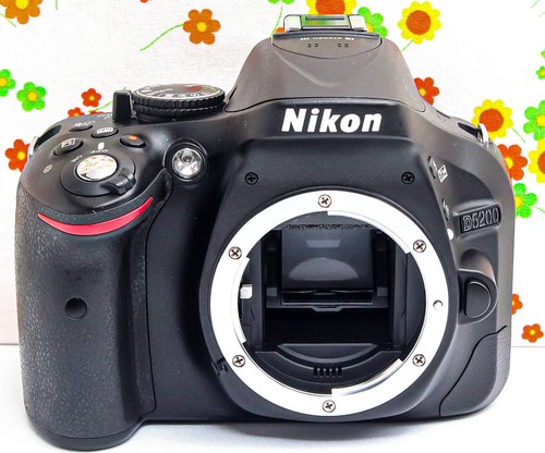 Nikon D5200 DSLR Camera Kit 2410MP High Res Photo & Full HD Video Used - Picture 4 of 8