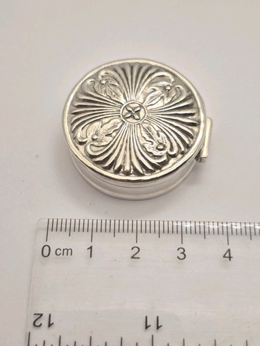 Sterling Silver Vintage Embossed Trinket / Pillbox. - Picture 7 of 7