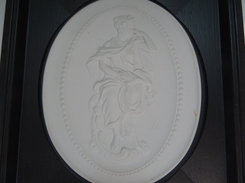Meissen Wandbehang mit Relief Muse der Geschichte 19,5 mal 23, H 2 - Bild 2 von 4