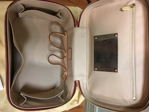 Bonito tocador Louis Vuitton GM Pomme D’Amour M93511 - Imagen 7 de 9