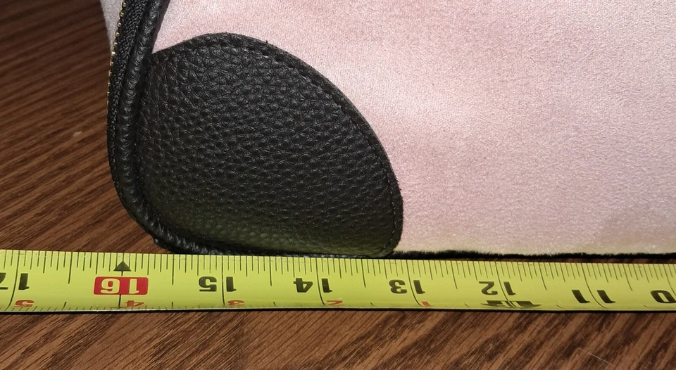 Porta mascotas de moda Juicy Couture, rosa con ribete negro y herrajes dorados Foto 3 de 4