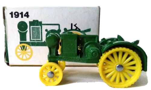 Ertl 1914 Waterloo Boy Tractor No. 562 Green John Deere Diecast Model - Picture 1 of 12