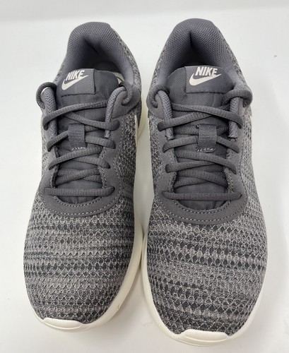Nike Women's Tanjun Premium 917537-005 Gray Running Shoes Size 8 - EUC - Picture 2 of 8