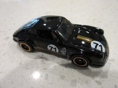 2017 Hot Wheels '71 Porsche 911 Black & Gold Diecast Toy Race Car - Bild 1 von 4