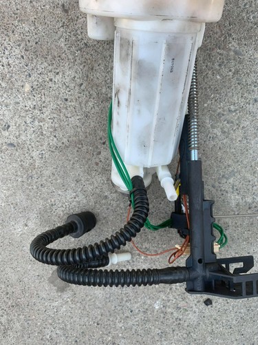BMW M5 E60 2006 medidor de combustible unidad de envío sensor de nivel medidor OEM - Imagen 2 de 9